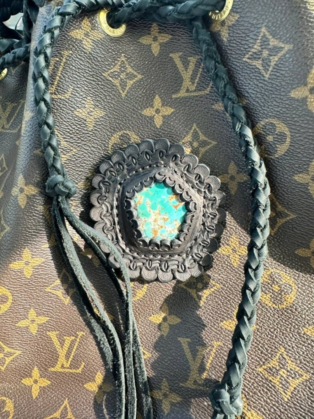 Custom Western Louis Vuitton GM Noé Shoulder Bag with Large Turquoise Stone - Picture 3 of 8